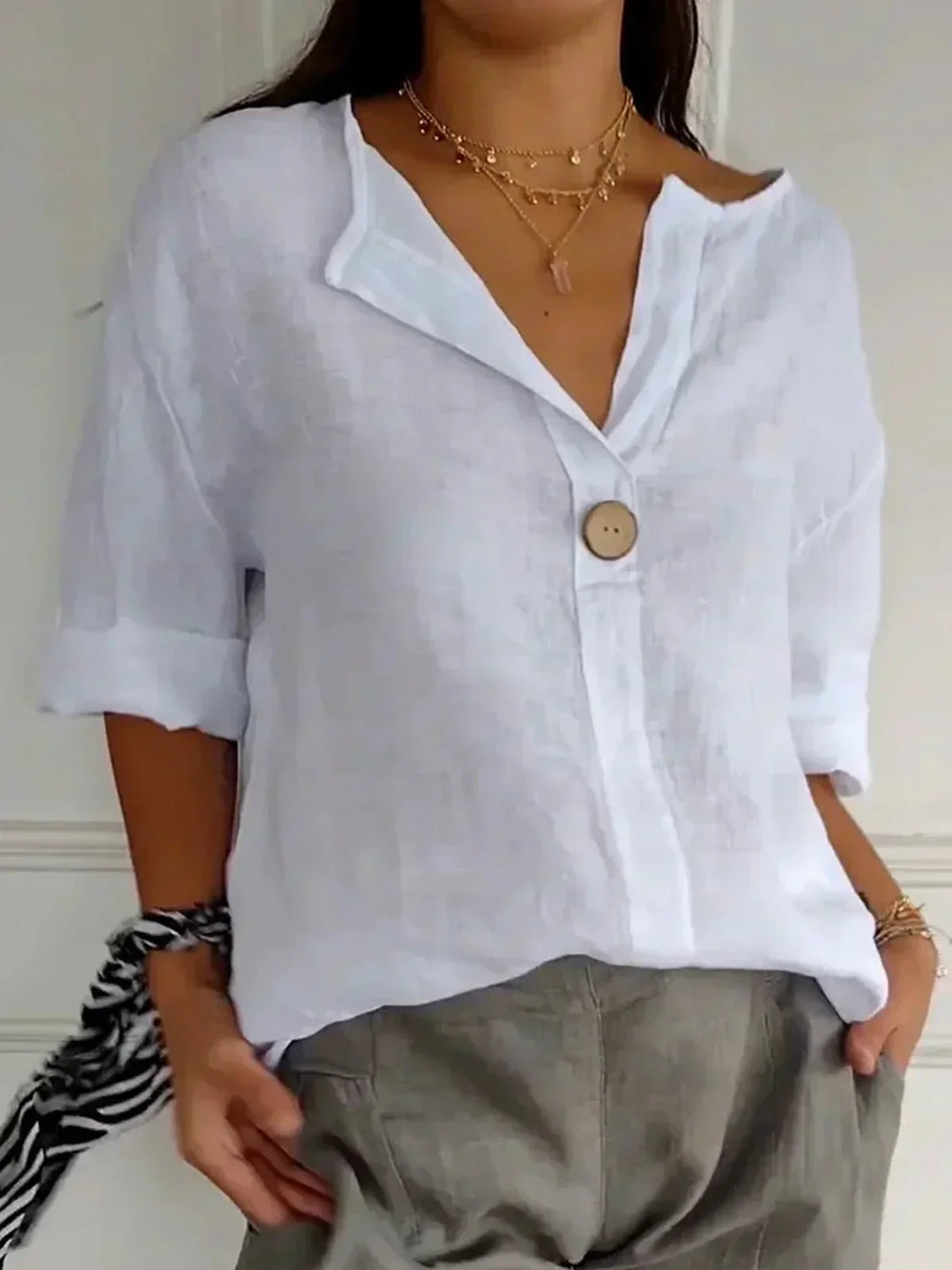 Dames Zomerblouse met V-hals en Knoopdetail