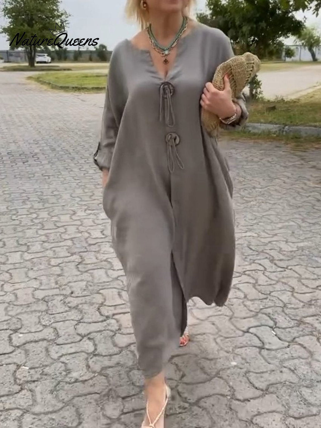Noor – Lange jurk met houten details en losse mouwen